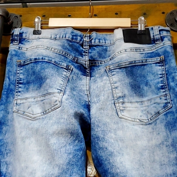 MENS MARC ECKO RUGGED DISTRESSED BLUE DENIM JEANS SIZE 34X30 RIPPED - Picture 5 of 10